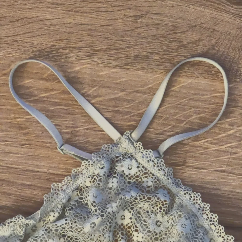 Victoria's Secret Light Green Lace Bralette Sz S - Picture 2 of 7